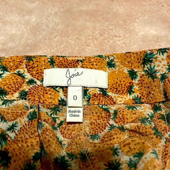 Joie 💯 % Silk Pineapple Shorts Size 0 - Picture 3 of 4